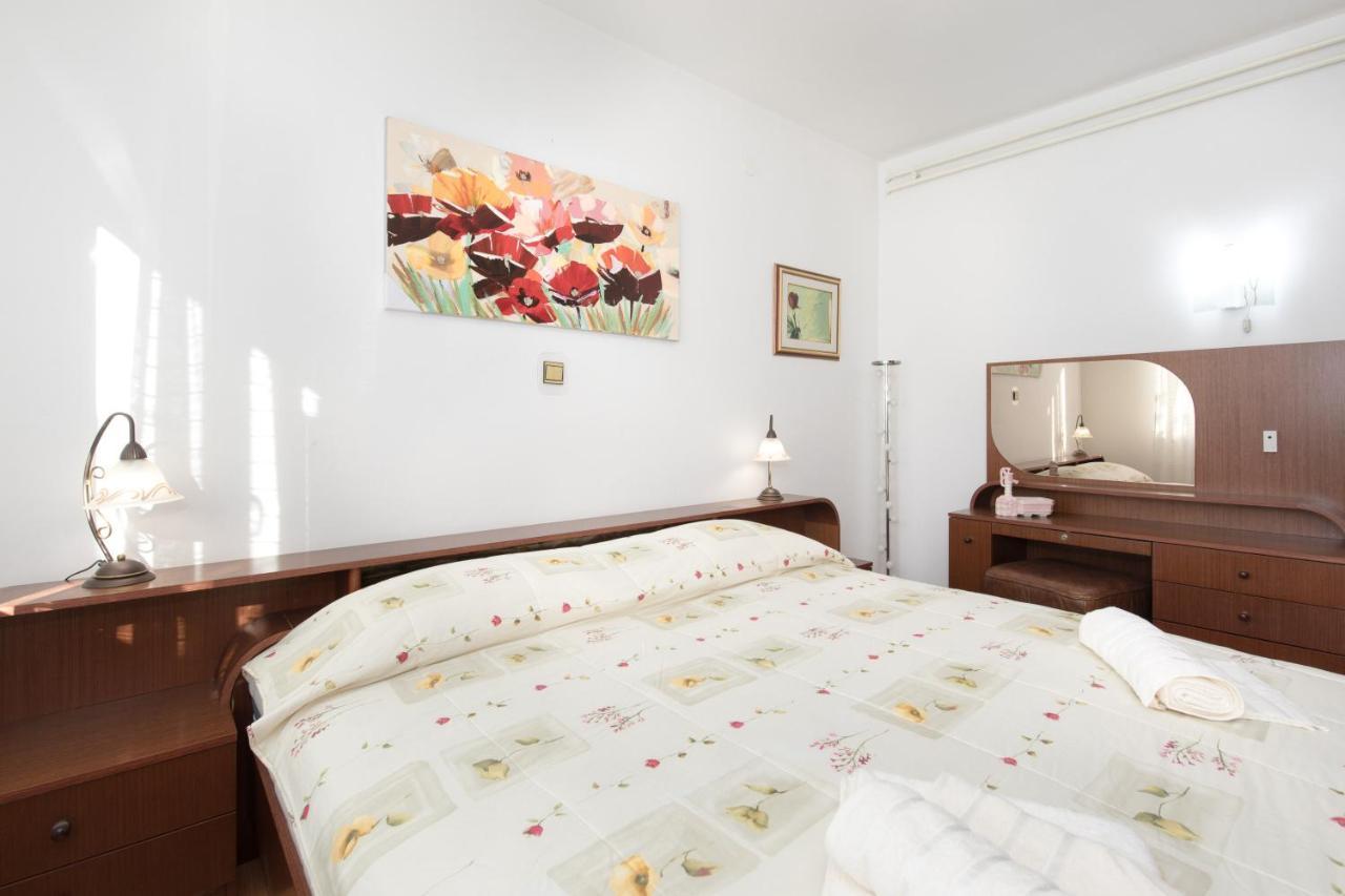 Apartmani Paradiso Krk Town Exterior photo