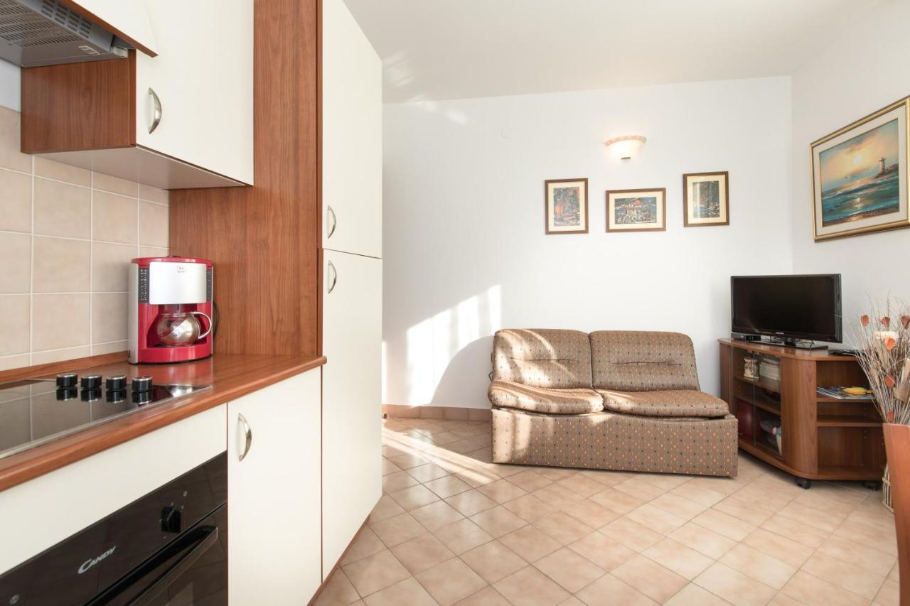 Apartmani Paradiso Krk Town Exterior photo