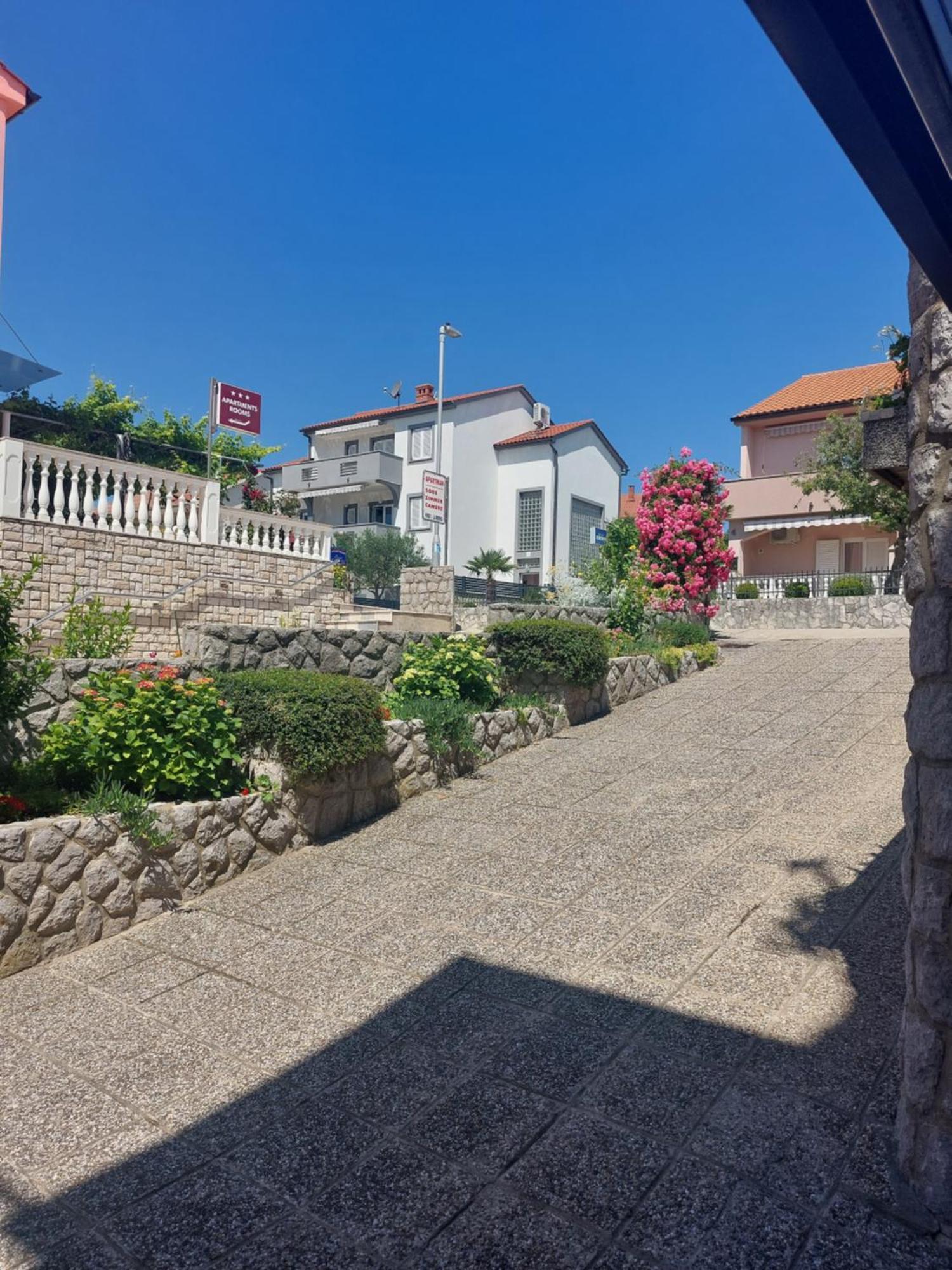 Apartmani Paradiso Krk Town Exterior photo